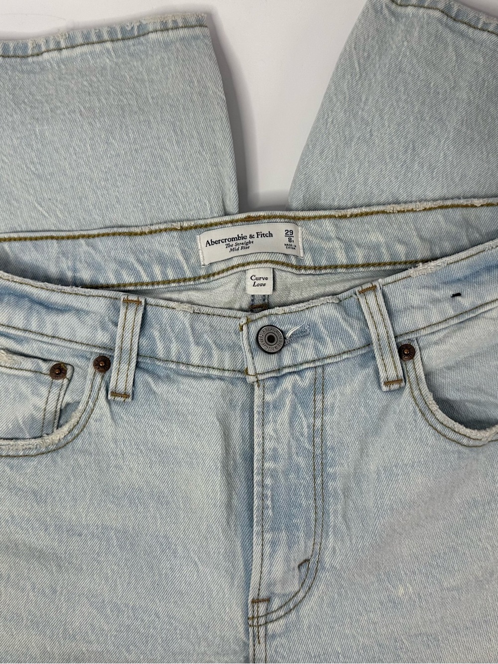 Abercrombie & Fitch Curve Love The Straight Mid Rise Jeans – Size 29 / 8R ✨